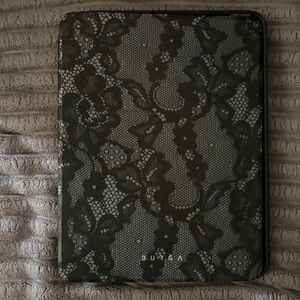 Burga Gray Lace Patterned Case